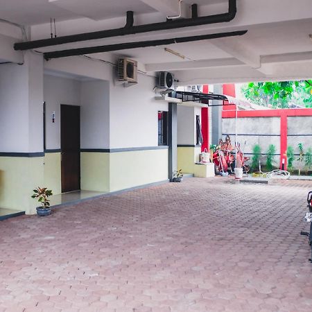 Reddoorz Plus @ Helvetia Medan Bagian luar foto