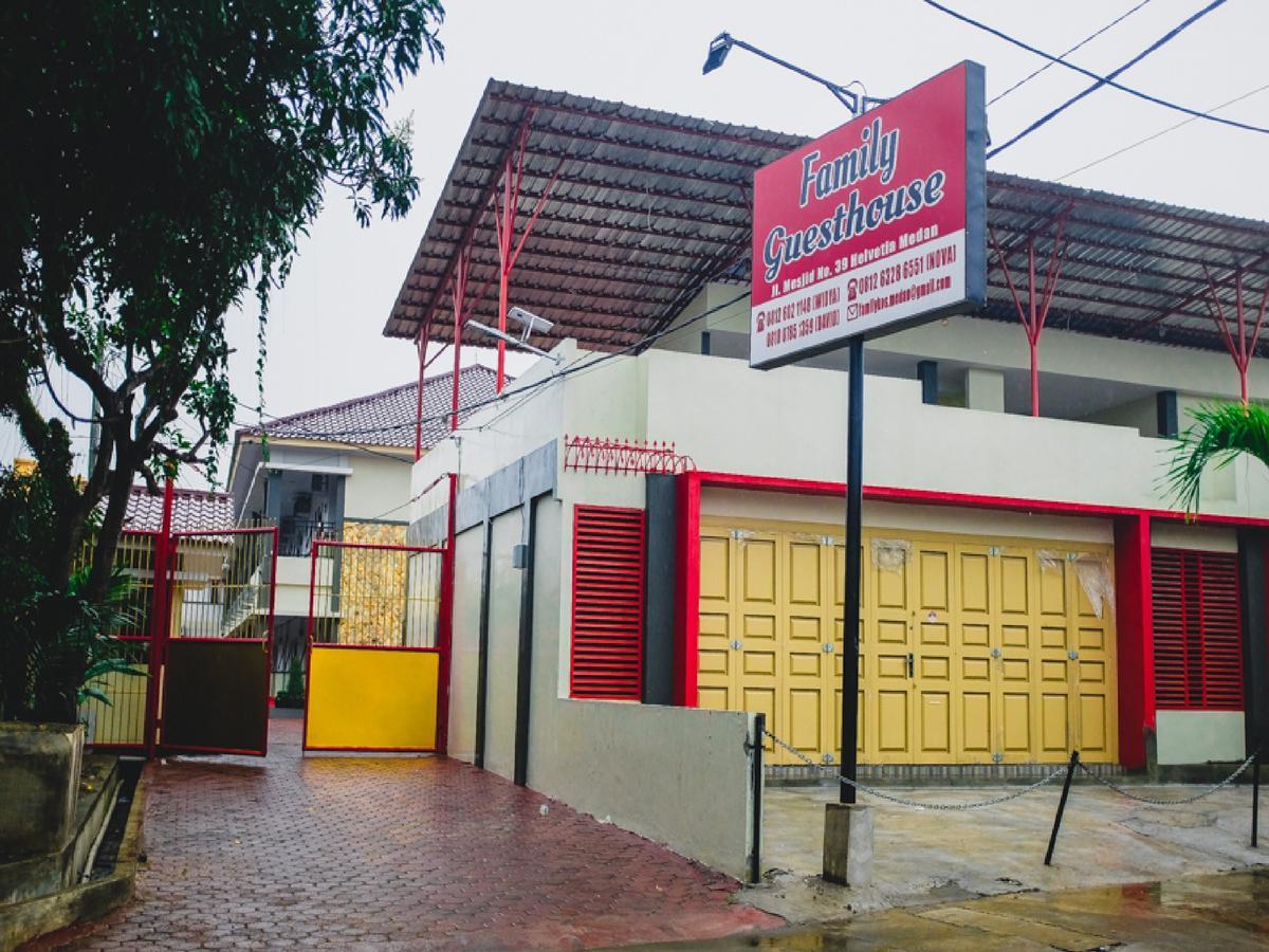 Reddoorz Plus @ Helvetia Medan Bagian luar foto