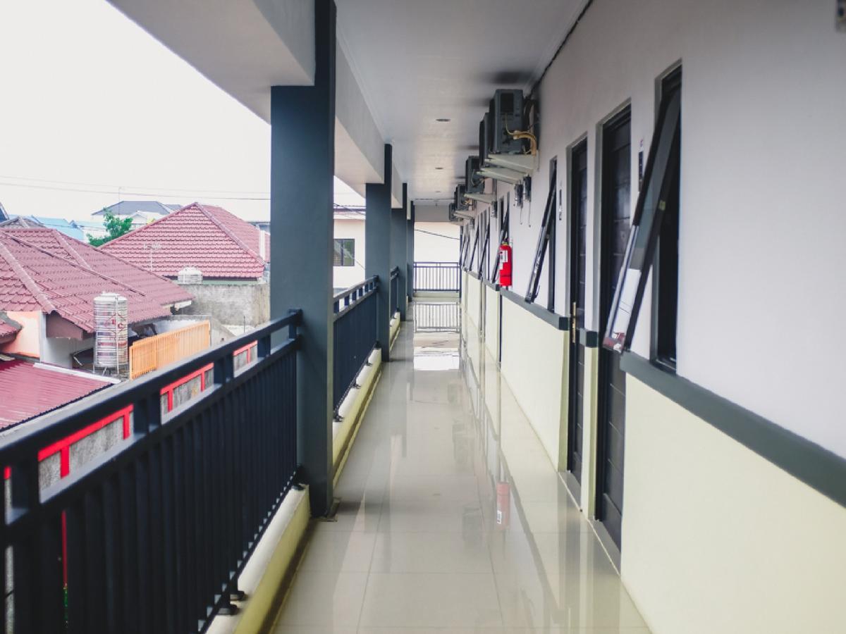 Reddoorz Plus @ Helvetia Medan Bagian luar foto